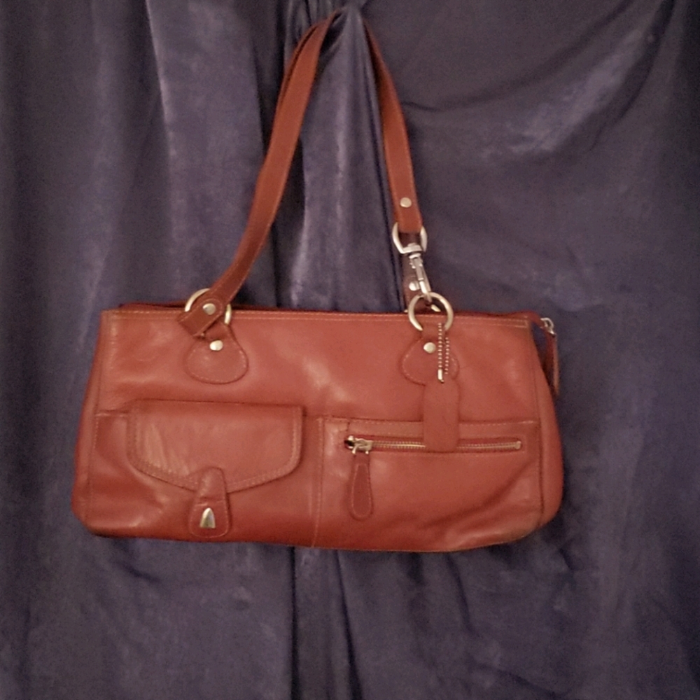 Leather shoulder handbag